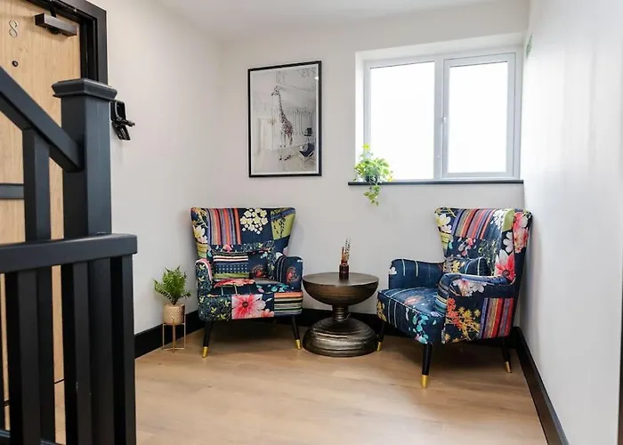 The Berriman Collection Stylish Apartment Sleeps 3