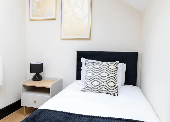 The Berriman Collection Stylish Apartment Sleeps 3