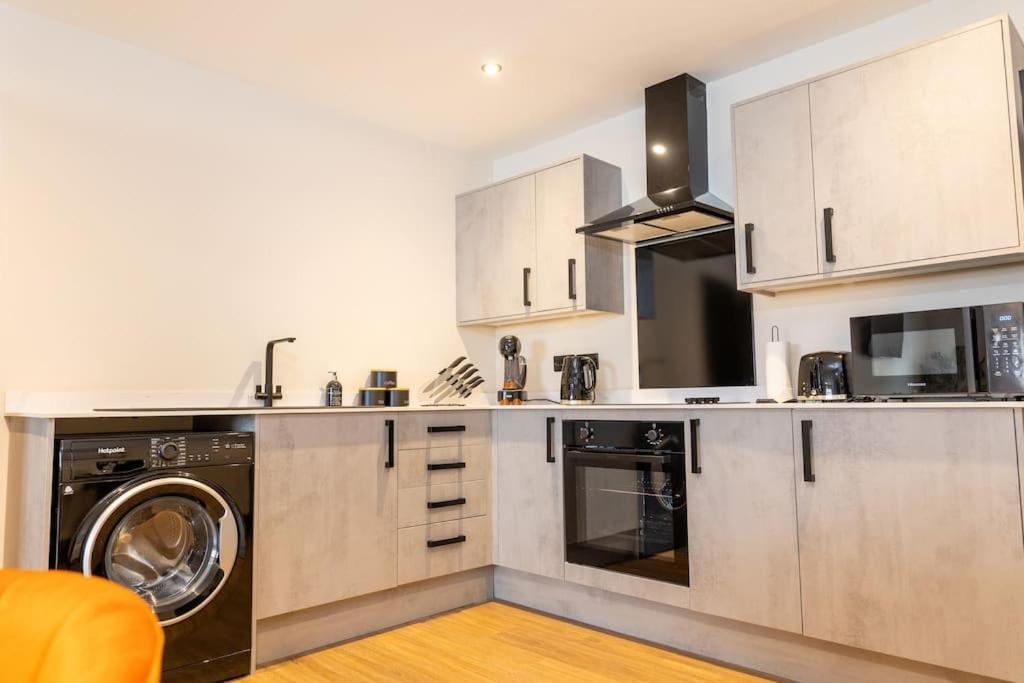 The Berriman Collection Stylish Sleeps 3 Apartment *