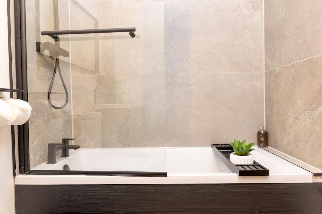 Apartment The Berriman Collection Stylish Sleeps 3