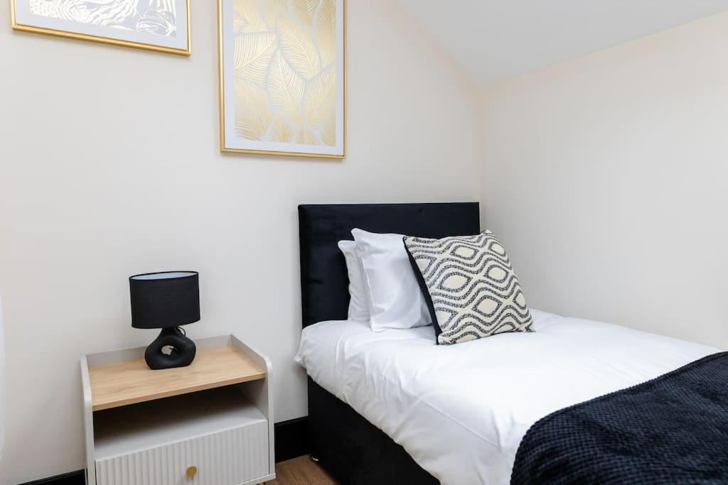 The Berriman Collection Stylish Sleeps 3 Apartment *